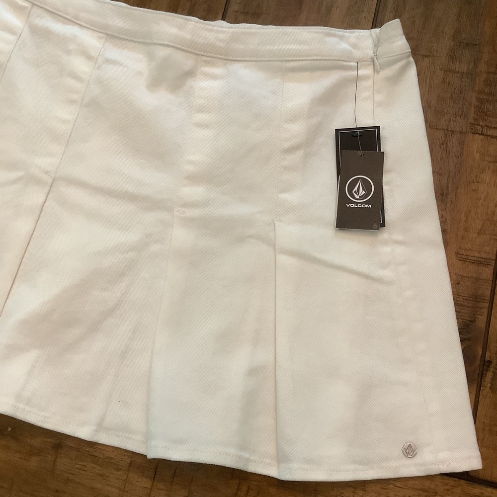 NWT Volcom Coco Pleated Women's Cream Skirt Cotton Sz Large - Picture 2 of 7